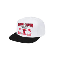 gorra mitchell & ness back to 93 snapback hwc bulls whbk
