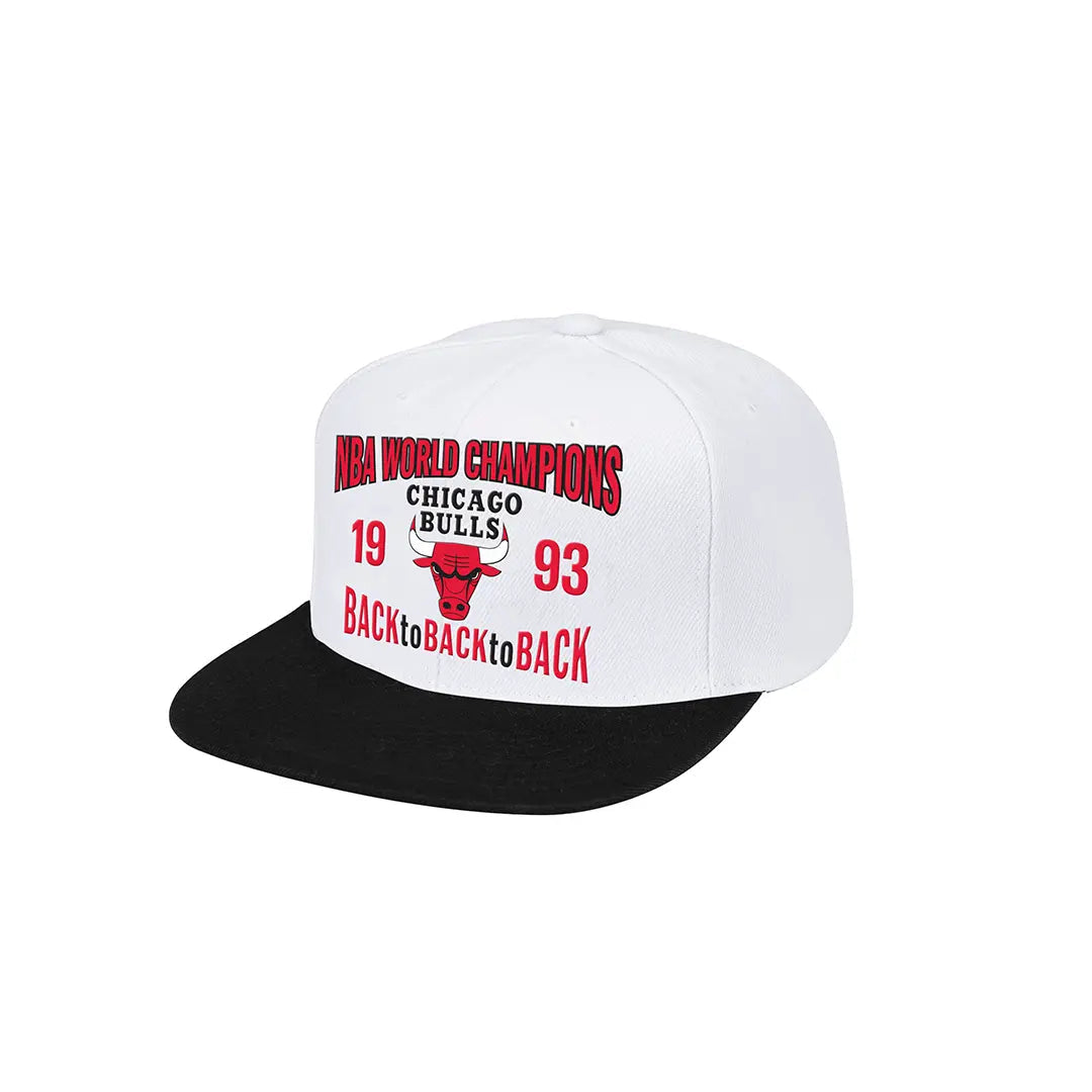 gorra mitchell & ness back to 93 snapback hwc bulls whbk